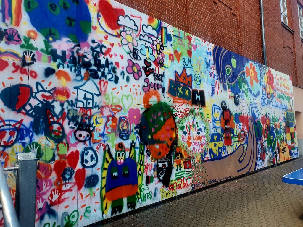 Graffiti-Wand in der Sebastian-Kneipp-Grundschule Eilenburg